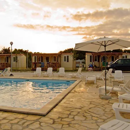 佩鲁斯活动公寓 扎顿