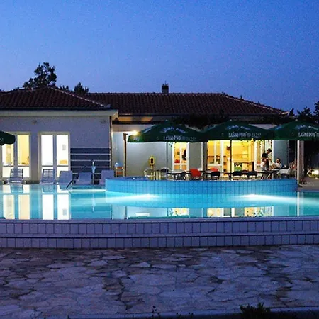 酒店 佩鲁斯活动公寓 3*