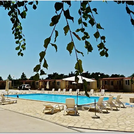 פארק נופש Mobile Homes Peros זאטון
