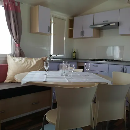 Mobile Homes Peros פארק נופש זאטון