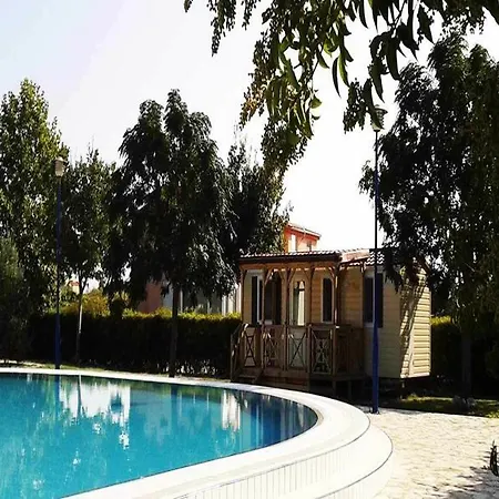 佩鲁斯活动公寓 酒店