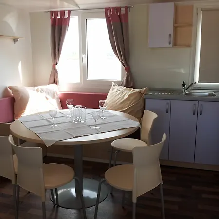 פארק נופש Mobile Homes Peros זאטון