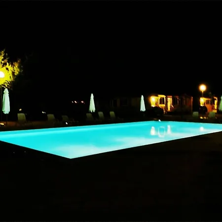 פארק נופש Mobile Homes Peros 3*