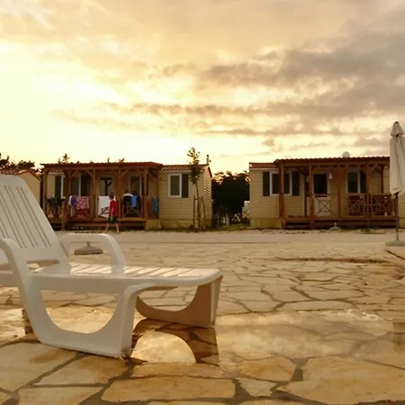 פארק נופש Mobile Homes Peros