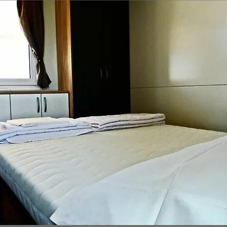 פארק נופש Mobile Homes Peros 3*