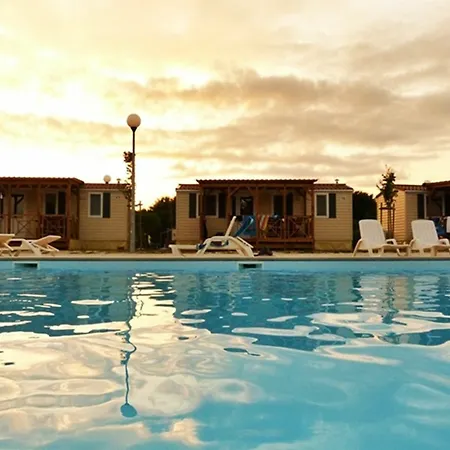 佩鲁斯活动公寓 3*