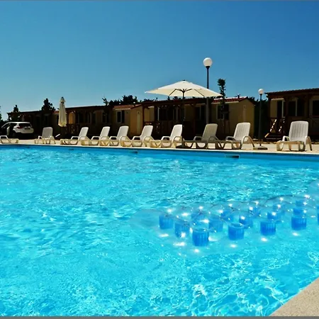 佩鲁斯活动公寓 3*