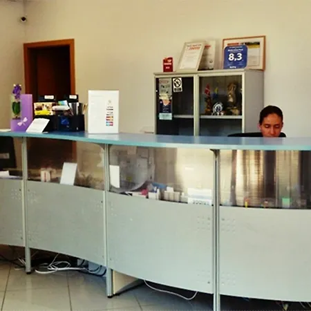 佩鲁斯活动公寓 酒店 扎顿