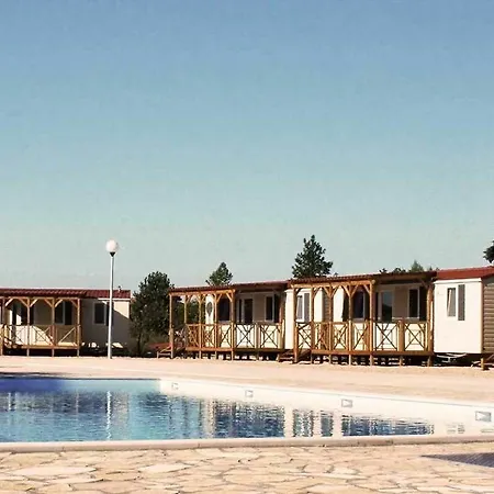 Mobile Homes Peros 3* זאטון