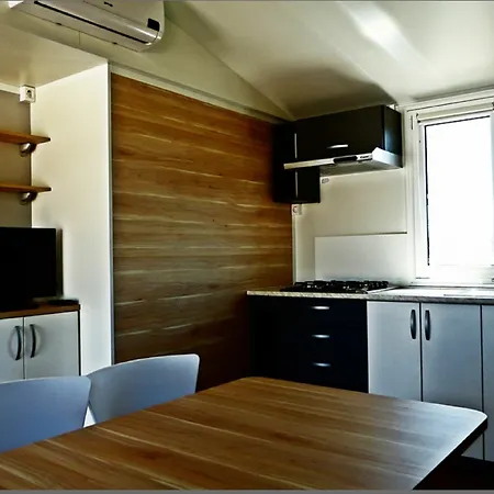 Tatil parkı Mobile Homes Peros 3*