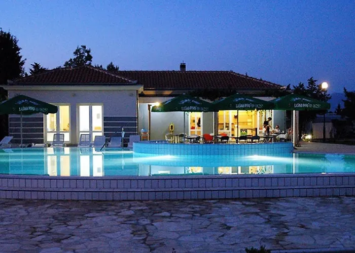 Отель Mobile Homes Peros 3*