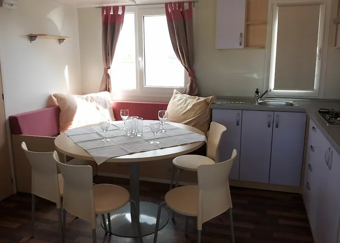 Отель Mobile Homes Peros Затон