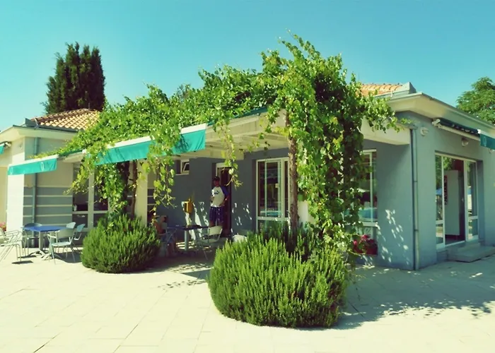 Отель Mobile Homes Peros 3*